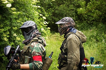 Ormanda paintball